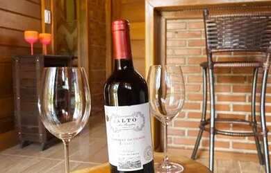 Imagem: A pousada chalé possui 1 Dormitório, Acomodam 4 pessoas, 1