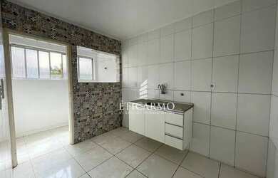 Imagem: O apartamento possui 2 Dormitórios, 1 Banheiro, 1 Vaga na garagem