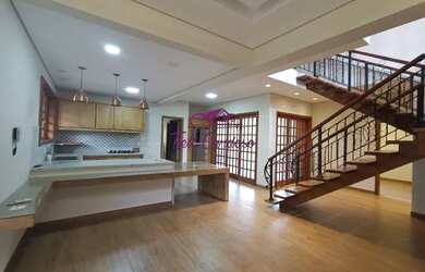 Imagem: A casa em condomínio possui 4 Dormitórios, 5 Banheiros, 4