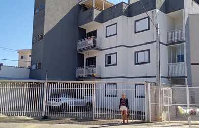 Imagem: O apartamento possui 3 Dormitórios, 1 Banheiro, 2 Vagas na