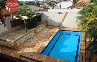 Imagem: A casa possui 3 Dormitórios, 3 Banheiros, 5 Vagas na garagem