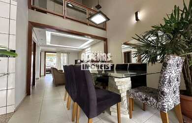 Imagem: A casa possui 4 Dormitórios, 5 Banheiros, 5 Vagas na garagem