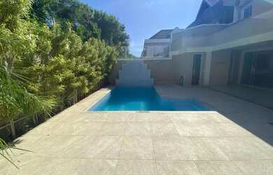 Imagem: A casa em condomínio possui 5 Dormitórios, 5 Banheiros, 2