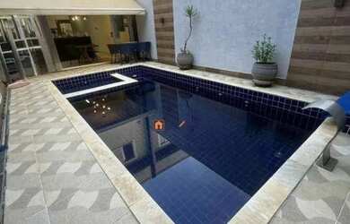 Imagem: A casa possui 3 Dormitórios, 1 Banheiro, 2 Vagas na garagem