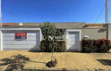 Imagem: A casa possui 3 Dormitórios, 5 Banheiros, 3 Vagas na garagem