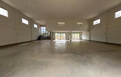 Imagem: O depósito possui 450m² de Área e está localizado em Plano