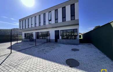 Imagem: A casa em condomínio possui 3 Dormitórios, 3 Banheiros, 2