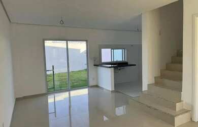 Imagem: A casa em condomínio possui 3 Dormitórios, 2 Banheiros, 2