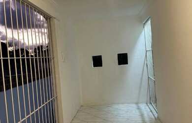 Imagem: A casa possui 2 Dormitórios, 1 Banheiro, 4 Vagas na garagem