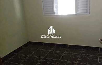 Imagem: A casa possui 3 Dormitórios, 1 Banheiro, 2 Vagas na garagem