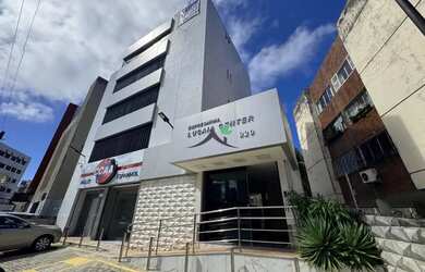 Imagem: O depósito possui 3 Vagas na garagem, 156m² de Área e está