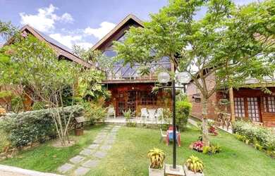 Imagem: A casa em condomínio possui 4 Dormitórios, 1 Banheiro, 3 Vagas