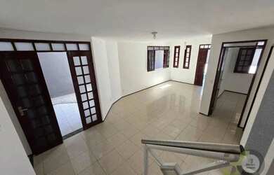 Imagem: A casa possui 4 Dormitórios, 5 Banheiros, 5 Vagas na garagem