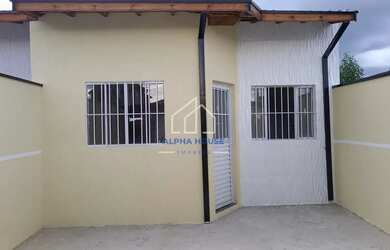 Imagem: A casa possui 2 Dormitórios, 1 Banheiro, 2 Vagas na garagem