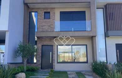 Imagem: A casa em condomínio possui 3 Dormitórios, 3 Banheiros, 1