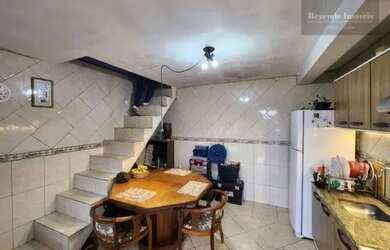 Imagem: O apartamento possui 3 Dormitórios e 2 Banheiros e está localizado