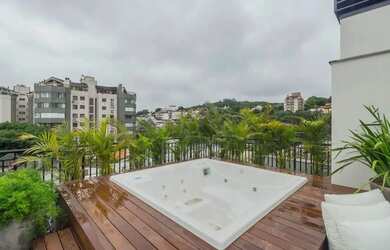 Imagem: O apartamento na cobertura possui 4 Dormitórios, 5 Banheiros