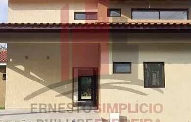 Imagem: A casa em condomínio possui 4 Dormitórios, 4 Banheiros, 4