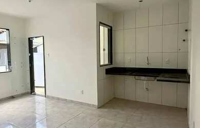 Imagem: A casa possui 2 Dormitórios, 1 Banheiro, 1 Vaga na garagem