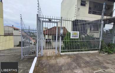 Imagem: A casa possui 3 Dormitórios, 4 Banheiros, 2 Vagas na garagem