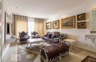 Imagem: A casa possui 4 Dormitórios, 4 Banheiros, 5 Vagas na garagem