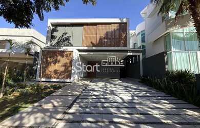 Imagem: A casa em condomínio possui 4 Dormitórios, 5 Banheiros, 5