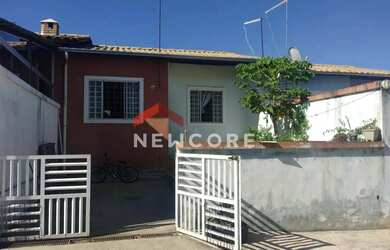 Imagem: A casa em condomínio possui 2 Dormitórios, 1 Banheiro, 2 Vagas