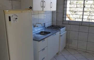 Imagem: A kitnet possui 1 Dormitório, 1 Banheiro, 1 Vaga na garagem