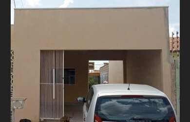 Imagem: A casa possui 2 Dormitórios, 1 Vaga na garagem e está localizado