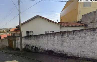 Imagem: A casa possui 3 Dormitórios, 2 Banheiros, 144m² de Área e