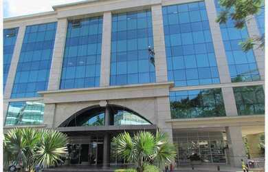 Imagem: O depósito possui 5 Vagas na garagem, 1.028m² de Área e