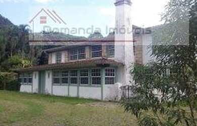 Imagem: A casa possui 2 Dormitórios, 3 Banheiros, 5 Vagas na garagem