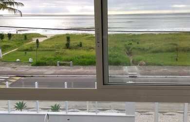 Imagem 6: casa frente para o mar com piscina