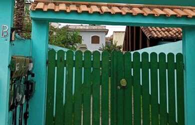 Imagem: A casa possui 3 Dormitórios, 3 Banheiros, 2 Vagas na garagem