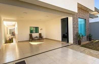 Imagem: A casa possui 3 Dormitórios, 3 Banheiros, 3 Vagas na garagem