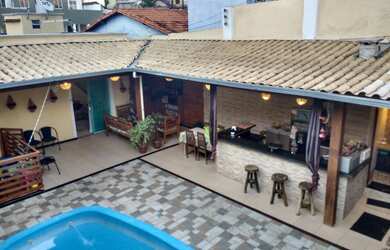 Imagem: A casa possui 5 Dormitórios, 5 Banheiros, 5 Vagas na garagem