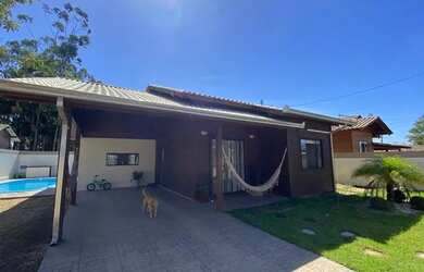 Imagem: A casa possui 2 Dormitórios, 2 Banheiros, 2 Vagas na garagem