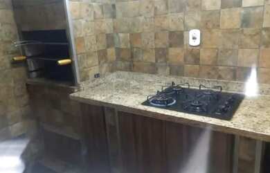 Imagem: A casa possui 3 Dormitórios, 3 Banheiros, 4 Vagas na garagem