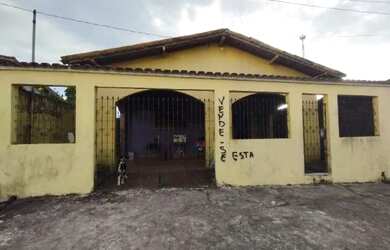 Imagem: A casa possui 4 Dormitórios, 3 Banheiros, 2 Vagas na garagem