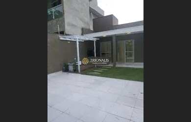 Imagem: A casa possui 3 Dormitórios, 2 Banheiros, 2 Vagas na garagem