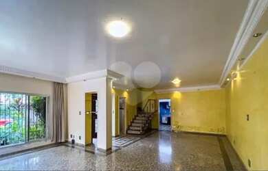 Imagem 7: Sobrado para venda possui 261 metros quadrados com 5 quartos em Planalto...