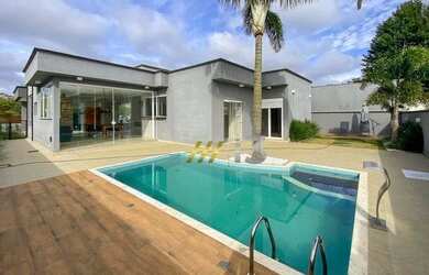 Imagem: A casa em condomínio possui 3 Dormitórios, 3 Banheiros, 5