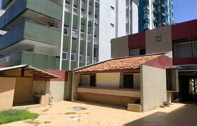 Imagem: A casa possui 3 Dormitórios, 3 Banheiros, 3 Vagas na garagem