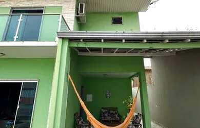 Imagem: A casa possui 3 Dormitórios, 3 Banheiros, 4 Vagas na garagem