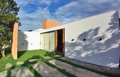 Imagem: A casa em condomínio possui 3 Dormitórios, 3 Banheiros, 2