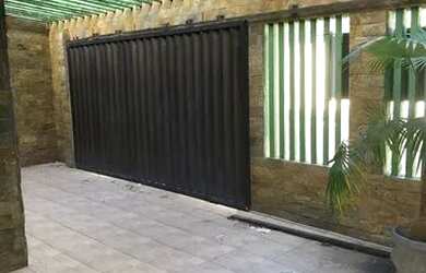 Imagem: A casa possui 4 Dormitórios, 3 Banheiros, 2 Vagas na garagem