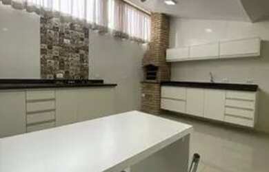 Imagem: A casa possui 3 Dormitórios, 1 Banheiro, 1 Vaga na garagem