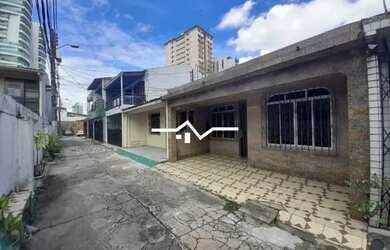 Imagem: A casa possui 2 Dormitórios, 3 Banheiros, 1 Vaga na garagem