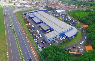 Imagem: O depósito possui 5 Vagas na garagem, 7.845m² de Área e