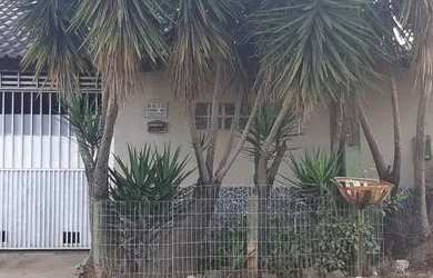 Imagem: A casa possui 2 Dormitórios, 1 Banheiro, 1 Vaga na garagem